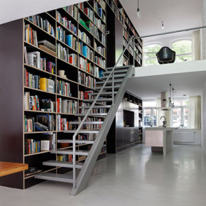 Verticale Loft met een indrukwekkende bibliotheek